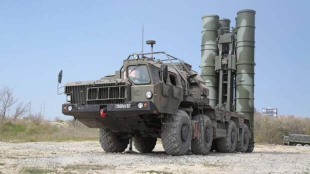 Четвертый дивизион комплексов С-400 заступил на боевое дежурство на границе Крыма с Украиной