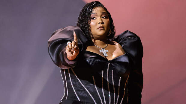 Lizzo опровергла сообщения о завершении музыкальной карьеры после поста об «уходе»