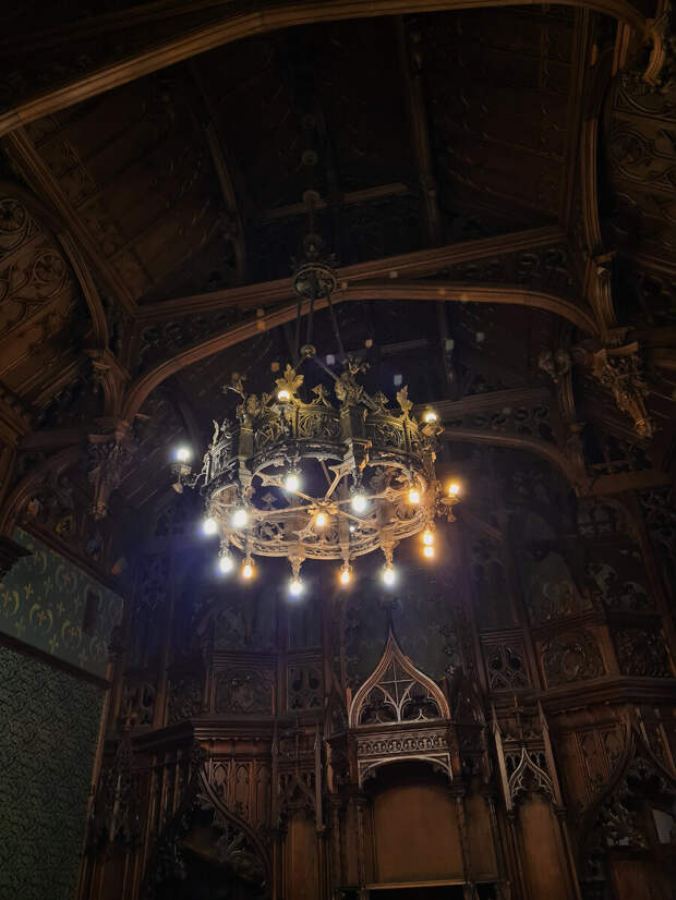 Фото: Парадная гостья. Готическая столовая