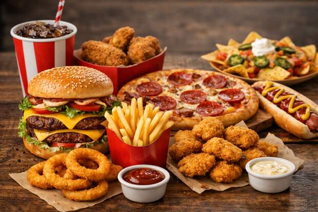 Курильщиков и любителей фастфуда могут заставить платить за медицину в три раза больше