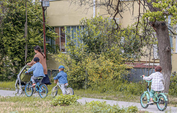 Родители более 100 000 крымских детей получат пособия досрочно