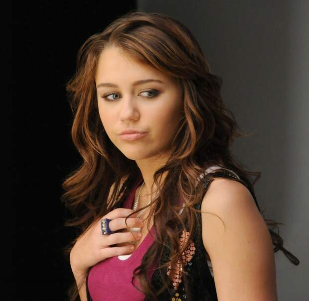 Скажи, почему ты так ко мне относишься?