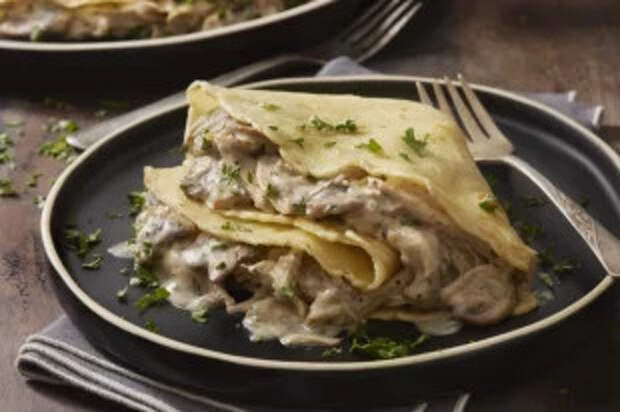 С мясом или с рыбой? 7 лучших сытных начинок для блинов