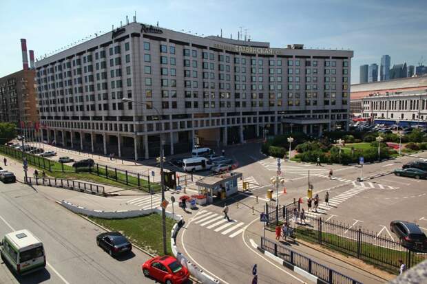 СК проверит сообщение о девочке, впавшей в кому после игры в бассейне в Москве