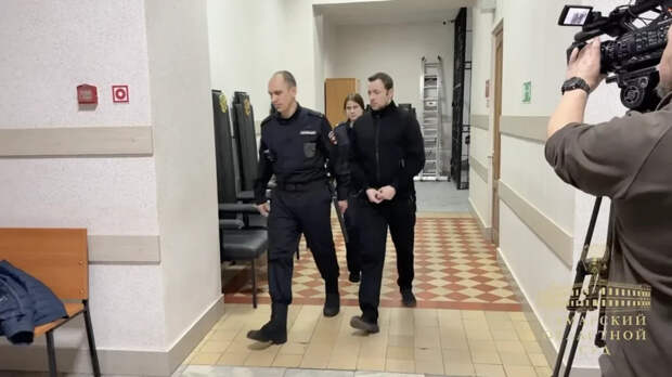 Сын предрекавшей нашествие рептилоидов целительницы получил 17 лет за наркотики