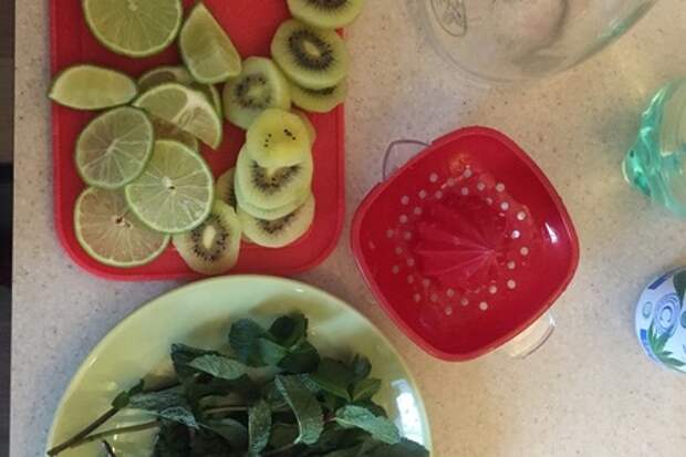 Лимонад с киви, соком алоэ и джемом «махеевъ» #кусочки лета: фото шаг 1