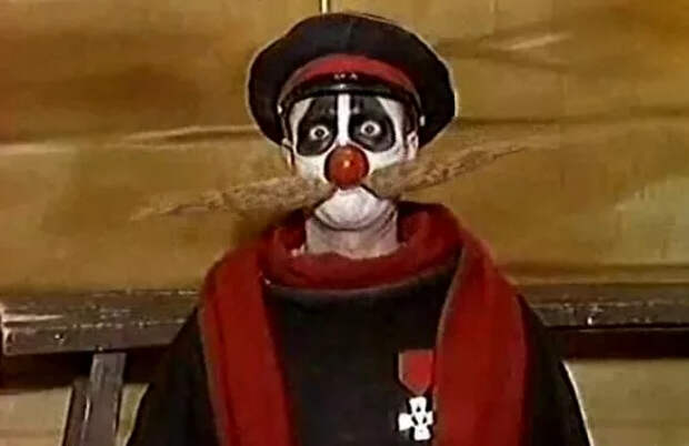 Каламбур деревня дураков. Деревня дураков это. Каламбур тележурнал. Деревня дураков клоун. Каламбур деревня дураков.