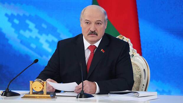 Лукашенко связал кризис на границе Белоруссии с отказом ЕС строить лагеря для беженцев