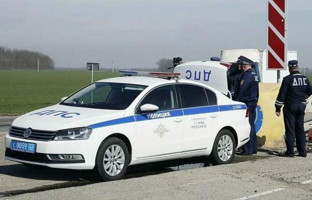 Зачем во время дежурства инспекторы ГИБДД открывают багажник в своем автомобиле