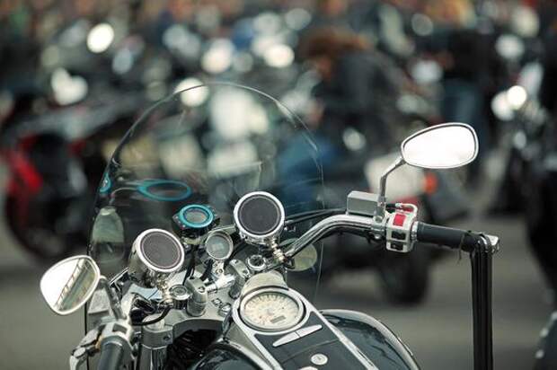 За перевозку ребенка без шлема мотоциклисту в Петербурге грозит штраф