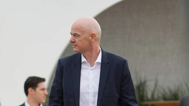 Инфантино: ФИФА должна рассмотреть вопрос снятия санкций с российских команд