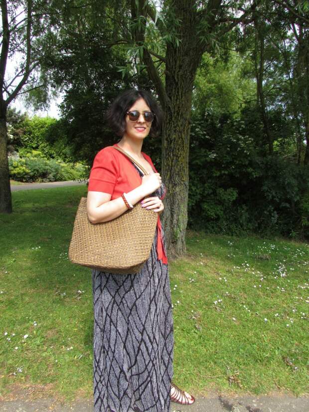 How to style a maxi dress for a casual look How to style a maxi dress for a casual look