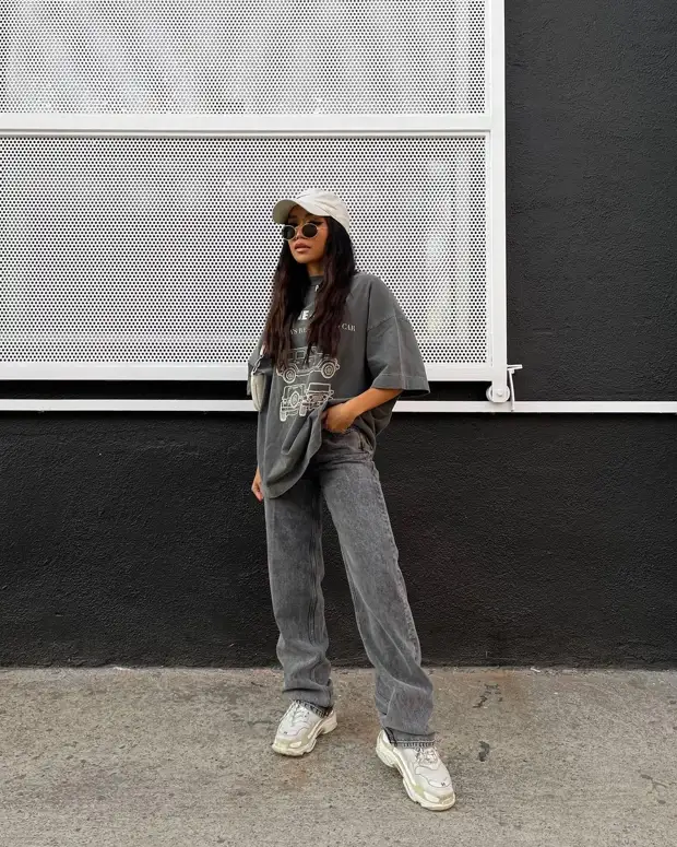 Базовый гардероб весны 2022: вещи, которые рекомендуют приобретать стилисты