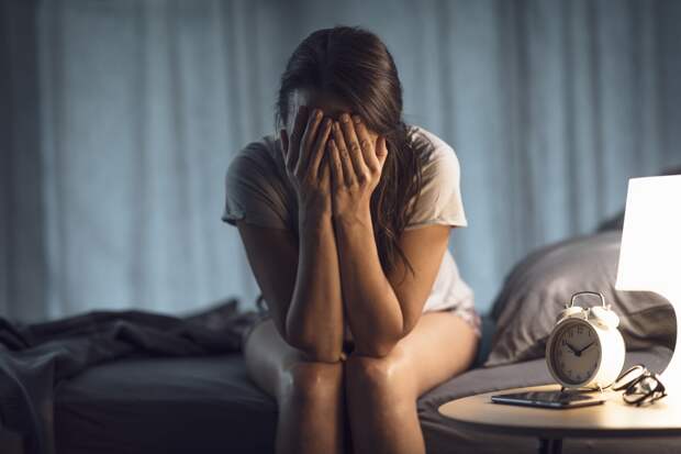 Врач посоветовал технику засыпания «4-7-8» при пробуждении среди ночи