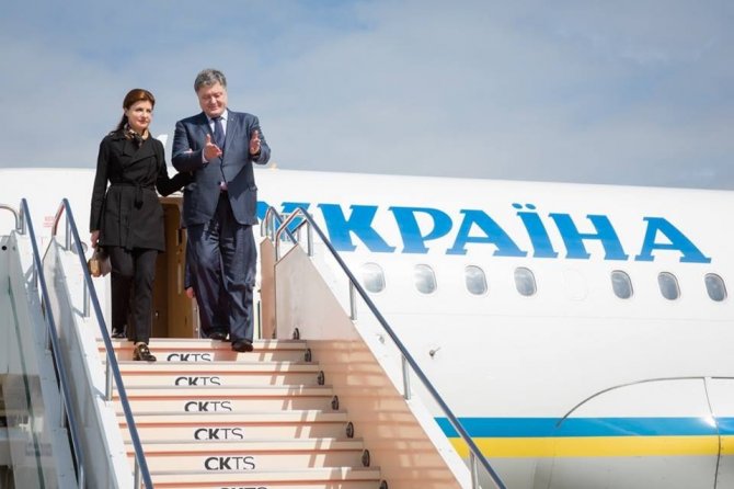 В Etiquette school Марине Порошенко рекомендуют следить за ужасными костюмами и плохими манерами мужа В Etiquette school Марине Порошенко рекомендуют следить за ужасными костюмами и плохими манерами мужа