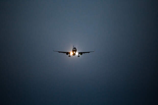 Летевший из ОАЭ в Россию самолет экстренно сел в другой стране