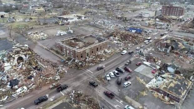 Власти назвали городок Мэйфилд на юго-западе Кентукки "эпицентром торнадо"