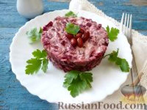 Фото к рецепту: Свекольный салат "Красный бархат"