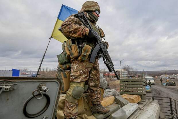 Украинский солдат рассказал, как иностранцы отбирают западное оружие у ВСУ