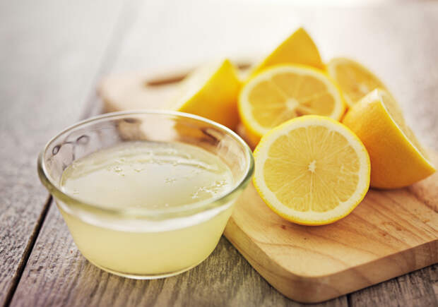 Сок лимона вполне легко можно заменить тем, что обязательно найдется на кухне. /Фото: cdn2.salud180.com