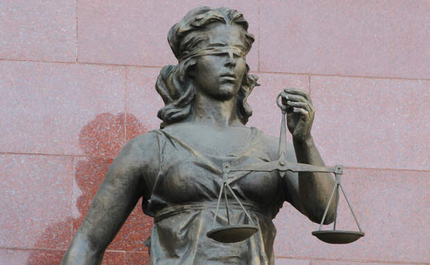 Руководство российского центра детского творчества отбирало премии у сотрудников