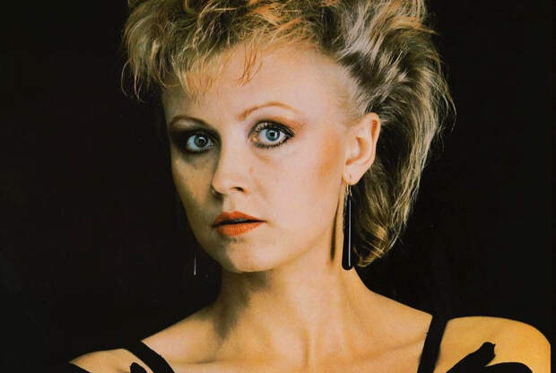 «Её избегали на ТВ, а Пугачёва не хотела её взлёта»: чем обернулась всесоюзная слава для 69-летней Анне Вески?