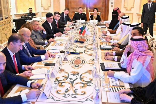 Рустам Минниханов принял участие в круглом столе в Саудовской Аравии