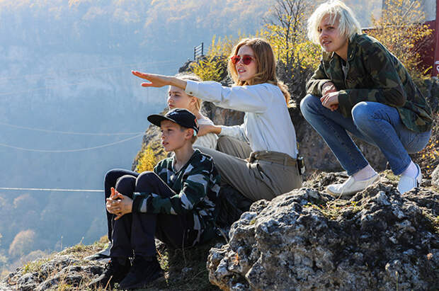 Наталья Водянова о проекте "Русские каникулы", в котором снялась вместе с детьми: "Хочу, чтобы они полюбили мою страну"