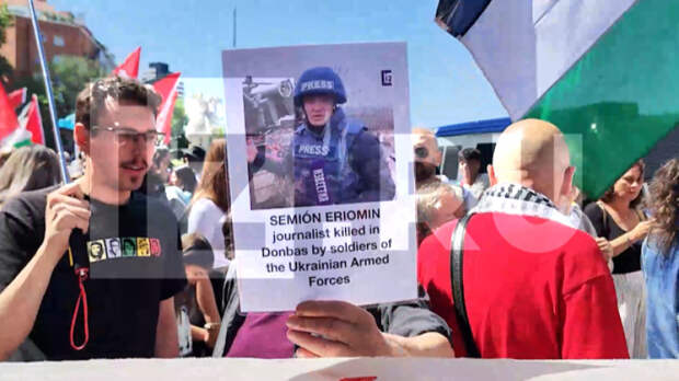 Фото военкора «Известий» Еремина принесли на марш памяти жертв НАТО в Мадриде