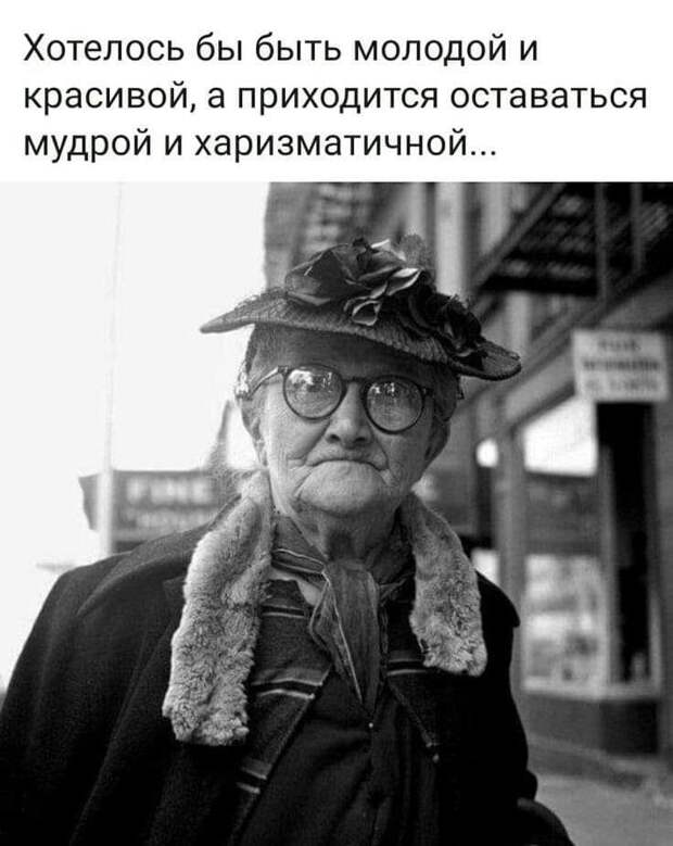 Приезжает мужик из деревни отдыхать на юг. Ну, там море, солнце, запах сирени, красота, одним словом!