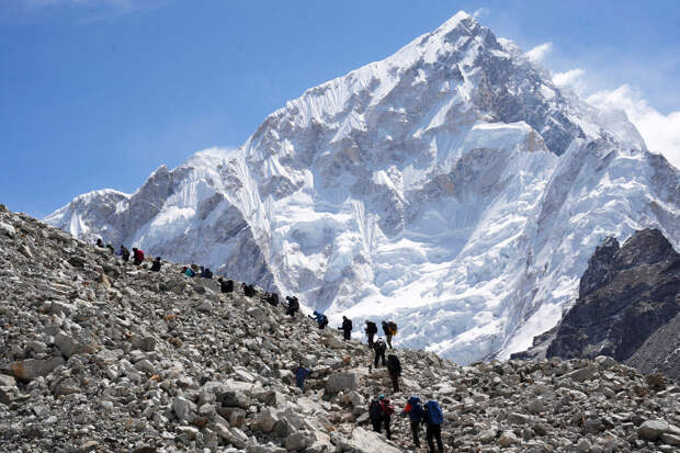 Работающие на Эвересте проводники отвергли сообщения об отравлениях туристов