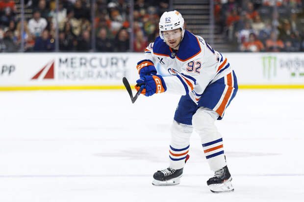 Российский хоккеист Подколзин подрался с Хейгом, вступившись за Драйзайтля