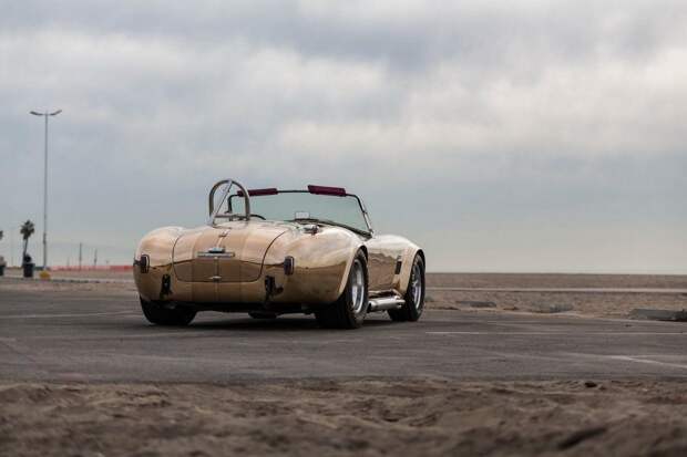 Полностью бронзовая реплика Shelby Cobra