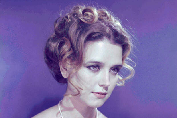 Путин поздравил с юбилеем актрису Алферову