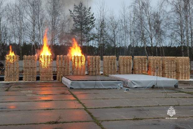 На полигоне ВНИИПО МЧС России проведены натурные испытания конструкций противопожарных поясов на кровлях