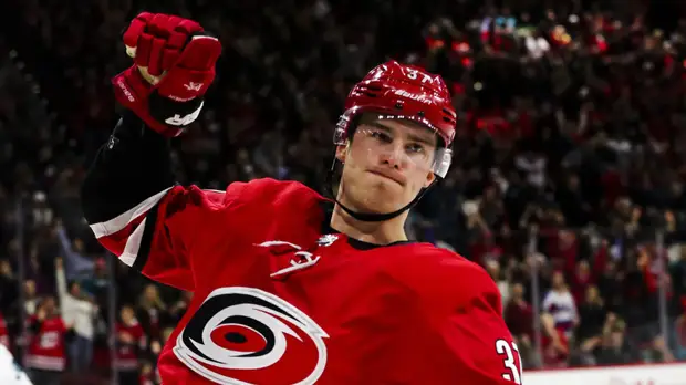 Свечников получил травму в матче Кубка Стэнли с «Бостоном»