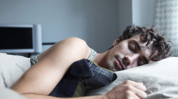 Дерматолог Иванова: дефицит сна влияет на здоровье кожи