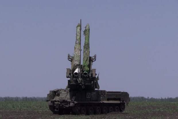 Расчеты ЗРК «Бук-М1» подразделений ПВО группировки войск «Восток» сбили реактивные снаряды «Химарс» на Южно-Донецком направлении СВО