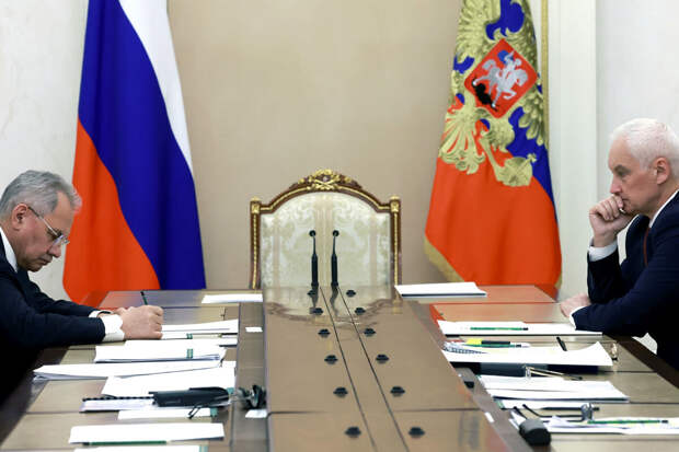 Замена Сергея Шойгу на Андрея Белоусова, человека, не связанного с военной сферой, вызвала обсуждения.-7