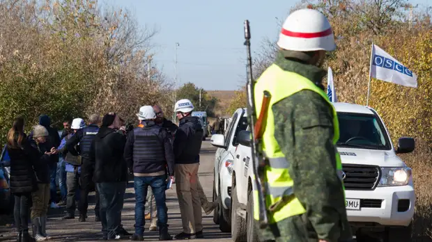 В Киеве допустили возможность введения в Донбасс миротворцев ОБСЕ