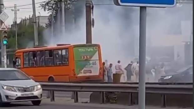 Маршрутка с пассажирами загорелась в Нижнем Новгороде