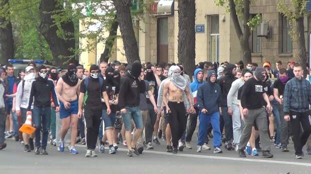 Погромы Ультрас в Харькове 27 апреля как Репетиция Бойни 2 Мая в ...