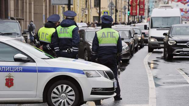 Движение автомобилей перекрыли в центре Москвы