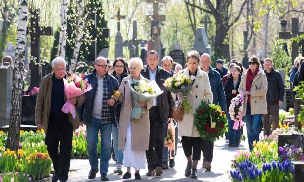 Регионы России поддерживают инициативу о признании Радоницы нерабочим днём