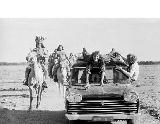 Джейн Биркин и Пьер Ришар на съемочной площадке фильма "Он начинает сердиться", 1974 год  актеры, кино, роли, съемки