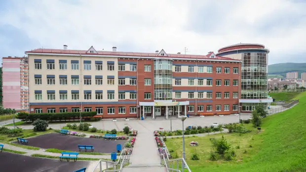 В школах Владивостока усилят меры безопасности