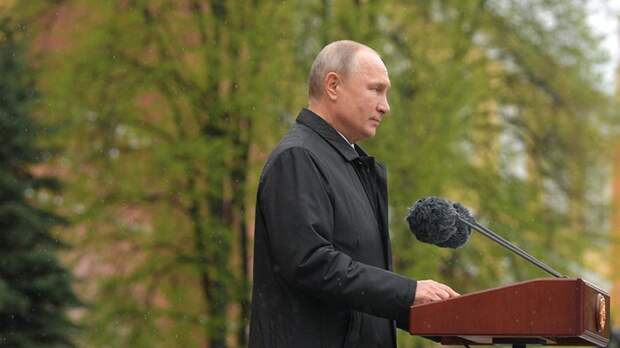 Путин поздравил россиян с 76-летием Победы в Великой Отечественной войне