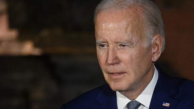 Джо Байден оттолкнул Риши Сунака на глазах у прессы