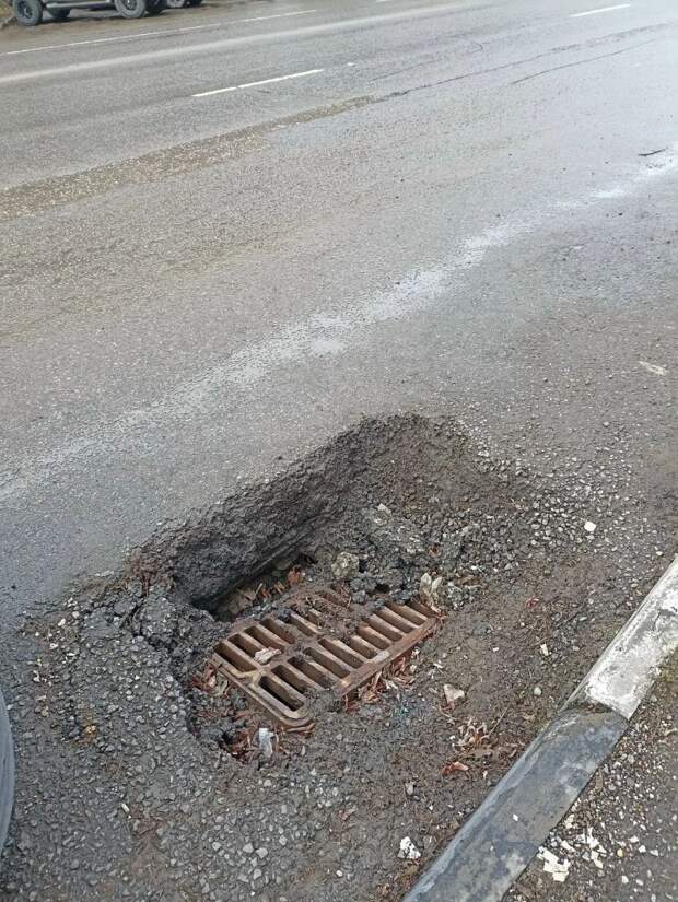 На улице Лейтейзена в Туле образовался провал