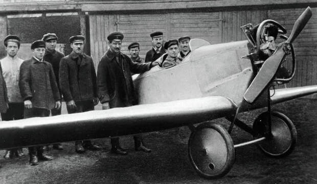 Первый самолет конструктора